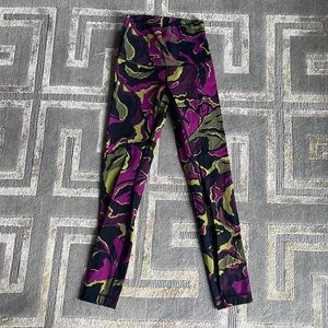 Lulu lemon fun print size 4 leggings